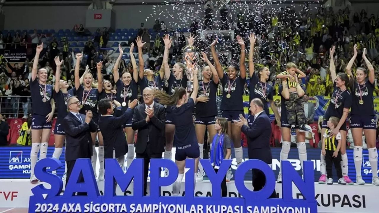 Fenerbahçe Medicana, Eczacıbaşı Dynavit'i 3-1 yenerek liderliği aldı.