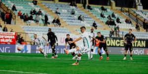 İstanbulspor ve Sakaryaspor Maçı 3-3 Berabere Bitti
