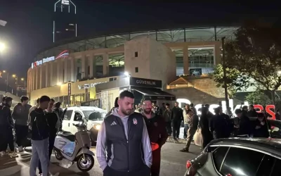 Beşiktaş-Fenerbahçe Derbisinde Kavga: 1 Yaralı