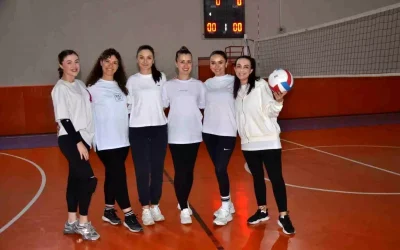 Kadın Öğretmenlerin Gücü: Voleybol Turnuvasında Parlıyor!