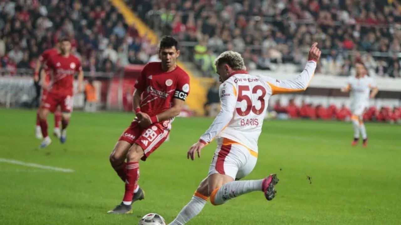 Galatasaray Antalya’da fırtına gibi 4-1’lik galibiyetle liderliğini perçinledi