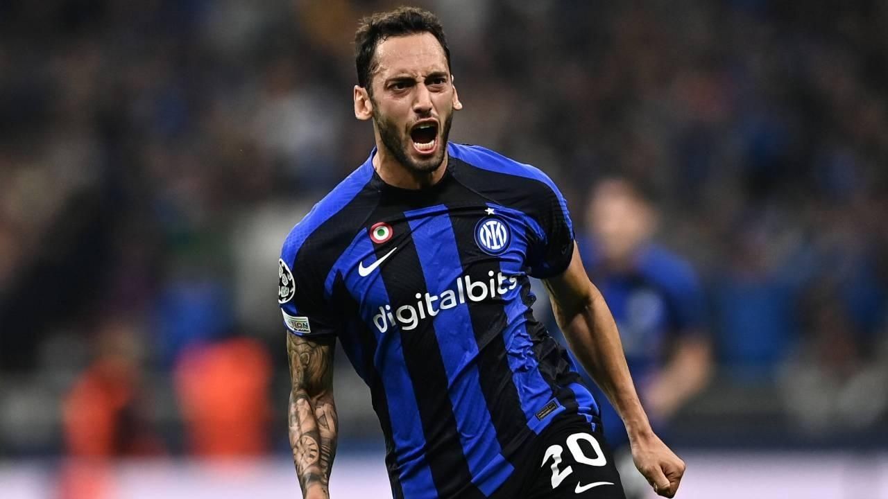 Hakan Çalhanoğlu'nun golüyle Inter galibiyete ulaştı