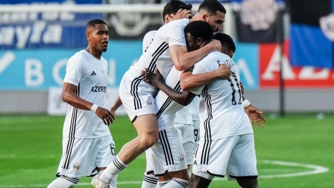 Karabağ Evinde Yine Hüsran! Ajax 4-2'lik Skorla Galip Geldi