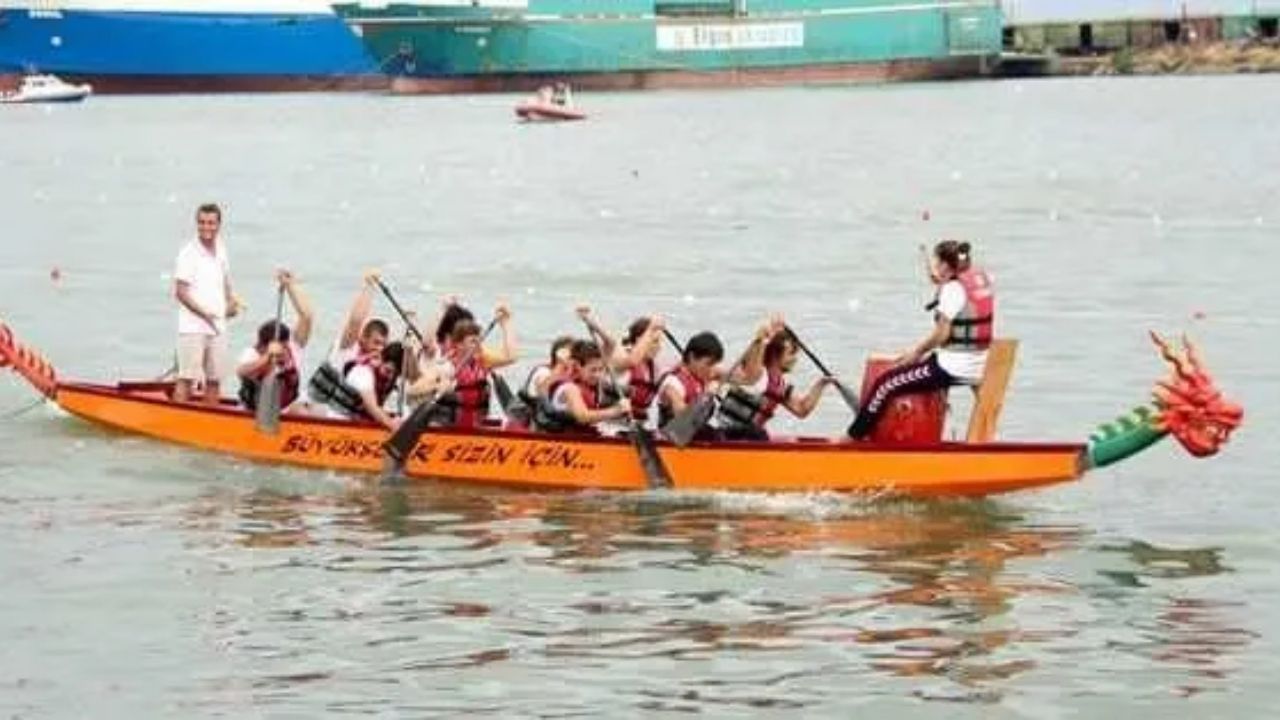 Samsun'da Engelliler Günü'nde Dragon Bot Yarışı Gerçekleştirildi