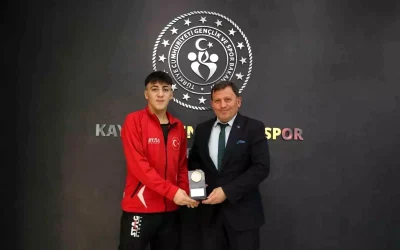 Kenan Eren Kahraman, Ali İhsan Kabakcı’yı ziyaret etti.